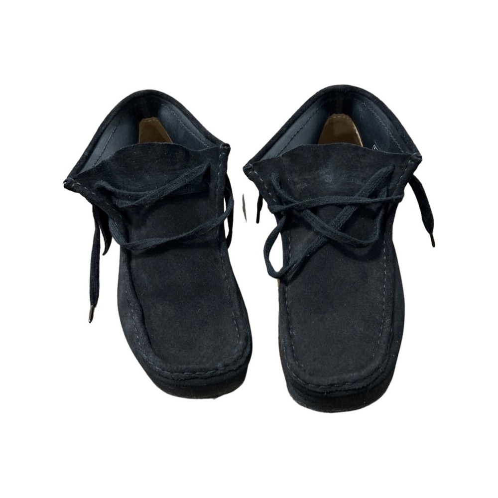 Stylish always in style and original Clark’s , mens size 9